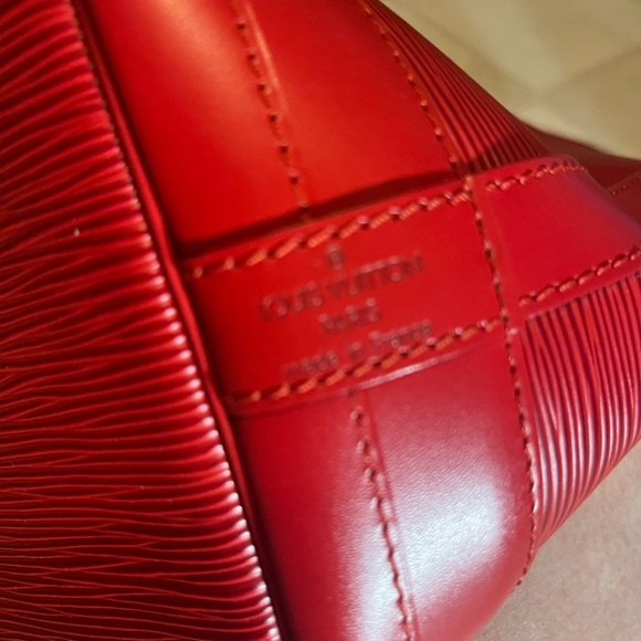 Sale! ✨Louis Vuitton large Noe Red Bucket tote bag. Drawstring closure.Stunning - Picture 8 of 10